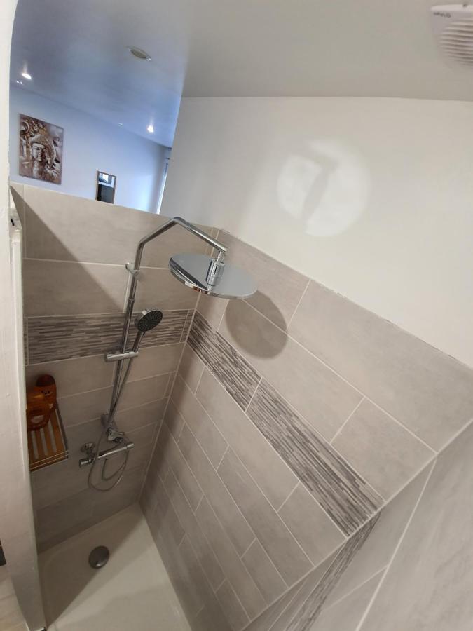 Suite Jacuzzi Privatif Plage Des Catalans Marsilia Exterior foto