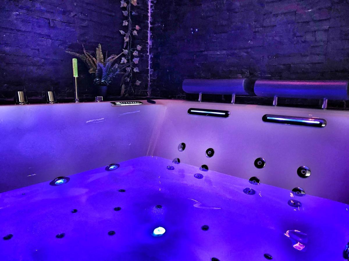 Suite Jacuzzi Privatif Plage Des Catalans Marsilia Exterior foto