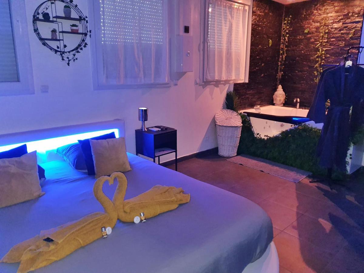 Suite Jacuzzi Privatif Plage Des Catalans Marsilia Exterior foto